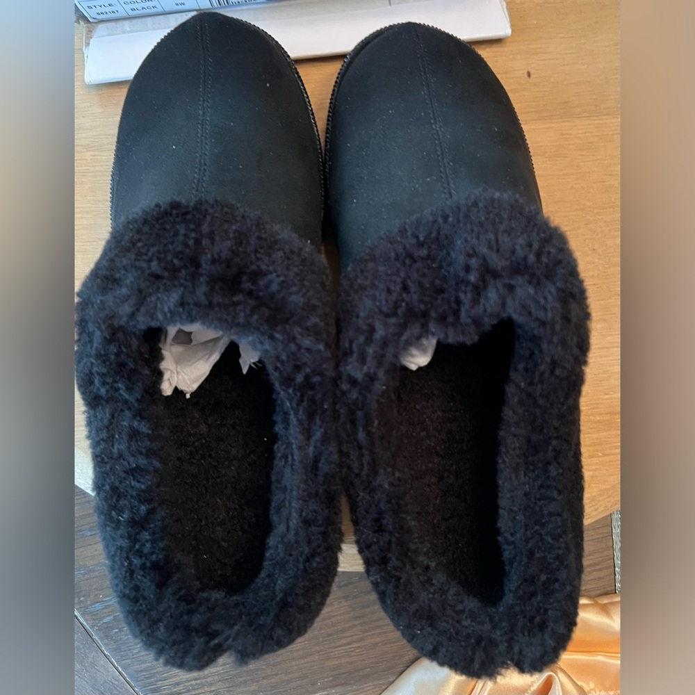 Joy - Cozy Black Fleece-Lined Slippers - New in Box - 8 Wide - Dust Bag incl